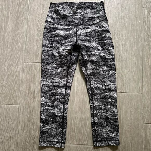 Lululemon Wunder Under High Rise Crop Leggings 6 - Picture 5 of 8